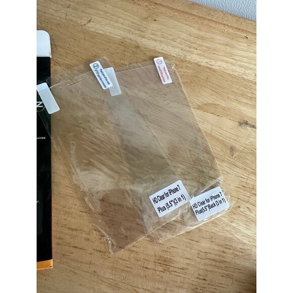 iPhone 7 Plus two screen protectors - Picture 4 of 5